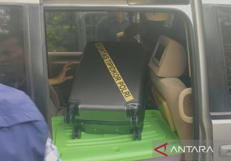 Geledah Hutama Karya Tower Cawang, Polri Sita 2 Koper Barang Bukti