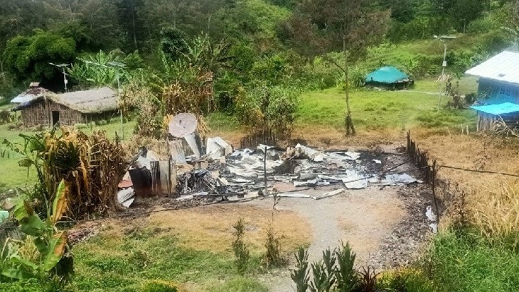 Rumah warga yang dibakar KKB di Beoga, Kabupaten Puncak. ANTARA/HO