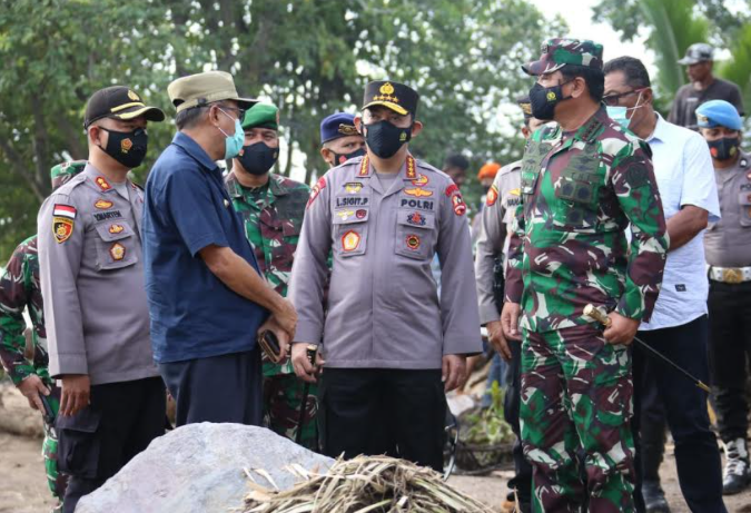 Kapolri dan Panglima Datangi Lokasi Bencana di NTT, Aparat Gabungan Temukan Enam Jenazah