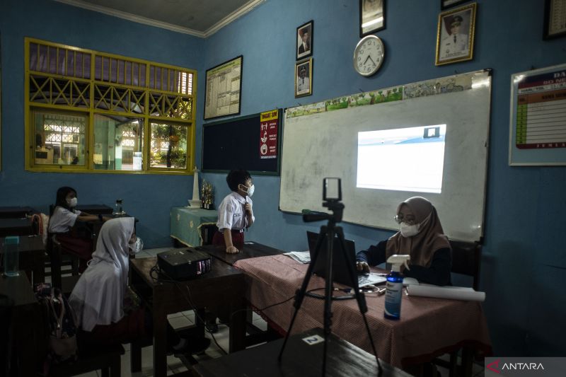 348 Sekolah di Jakarta Masih Ditutup Akibat Lonjakan Kasus COVID-19