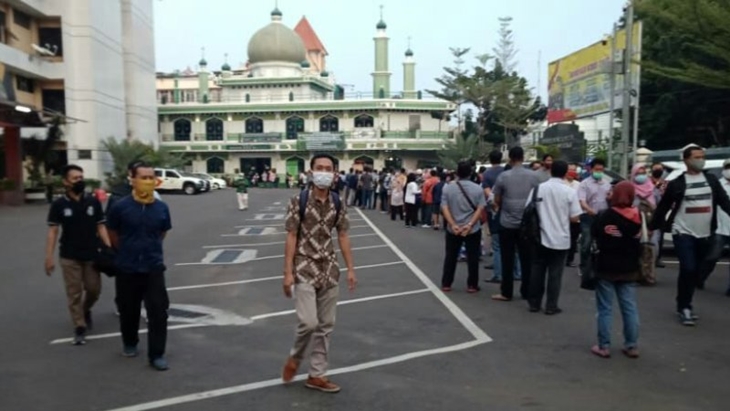  Antrean pemohon perpanjangan SIM di Mapolres Metro Jakarta Selatan, Jumat (5/6/2020) (ANTARA/HO-Twitter TMC Polda Metro Jaya)
