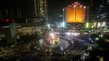 Puncak Perayaan HUT Ke-492 Jakarta, Warga Membludak di Bundaran HI