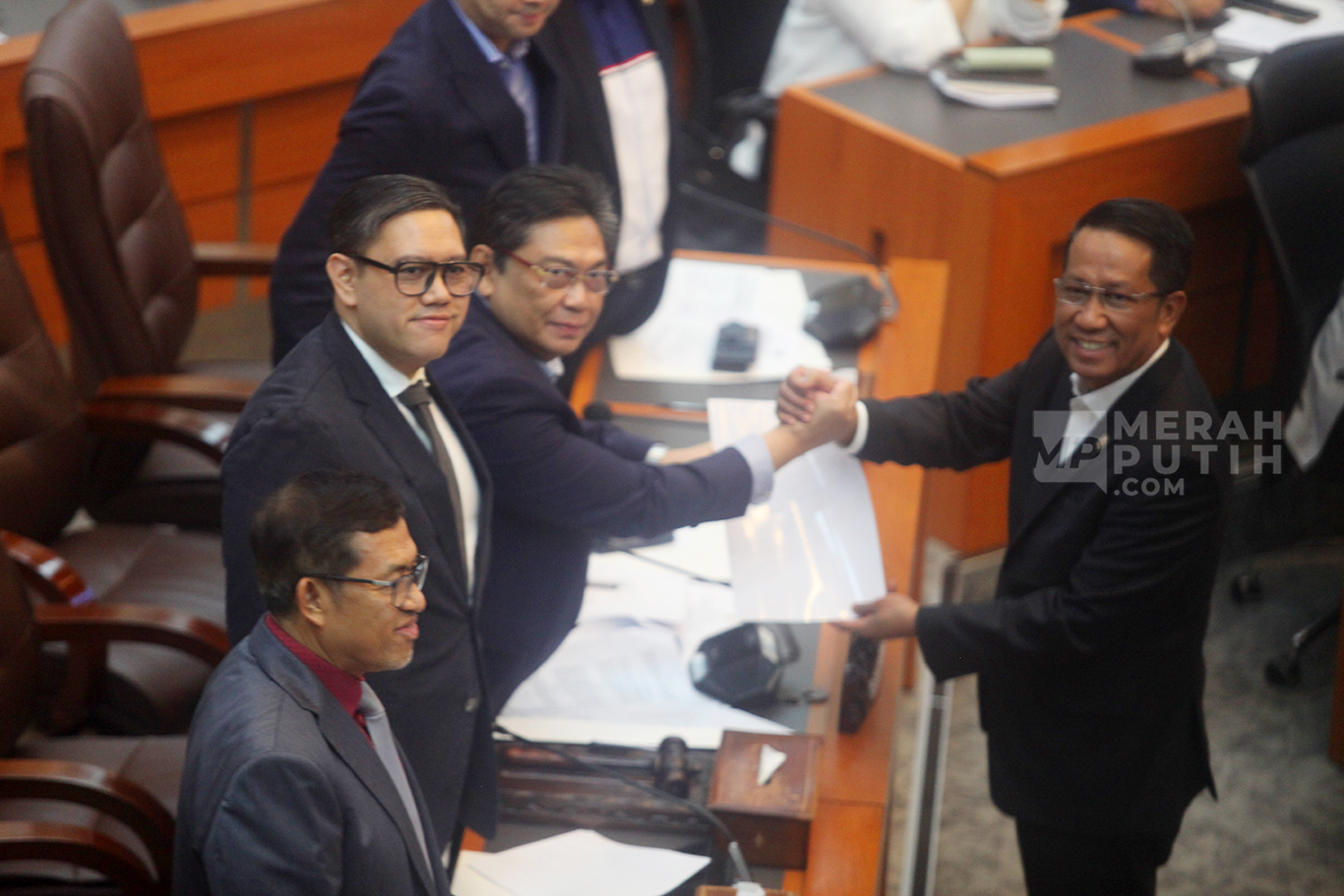 Komisi I DPR dan Menteri Hukum Setujui RUU TNI Dibawa ke Rapat Paripurna DPR