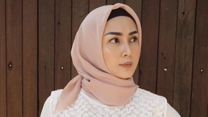 Penampilan Istri Berubah, Arie Untung Bangga
