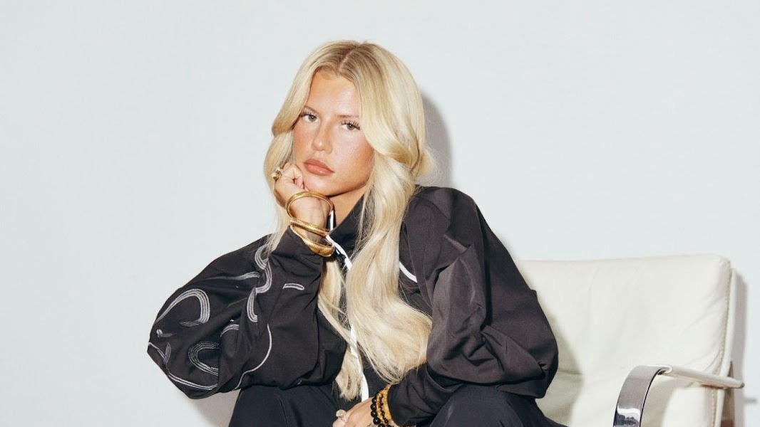 Lirik “Walk” Single Terbaru Skye Newman