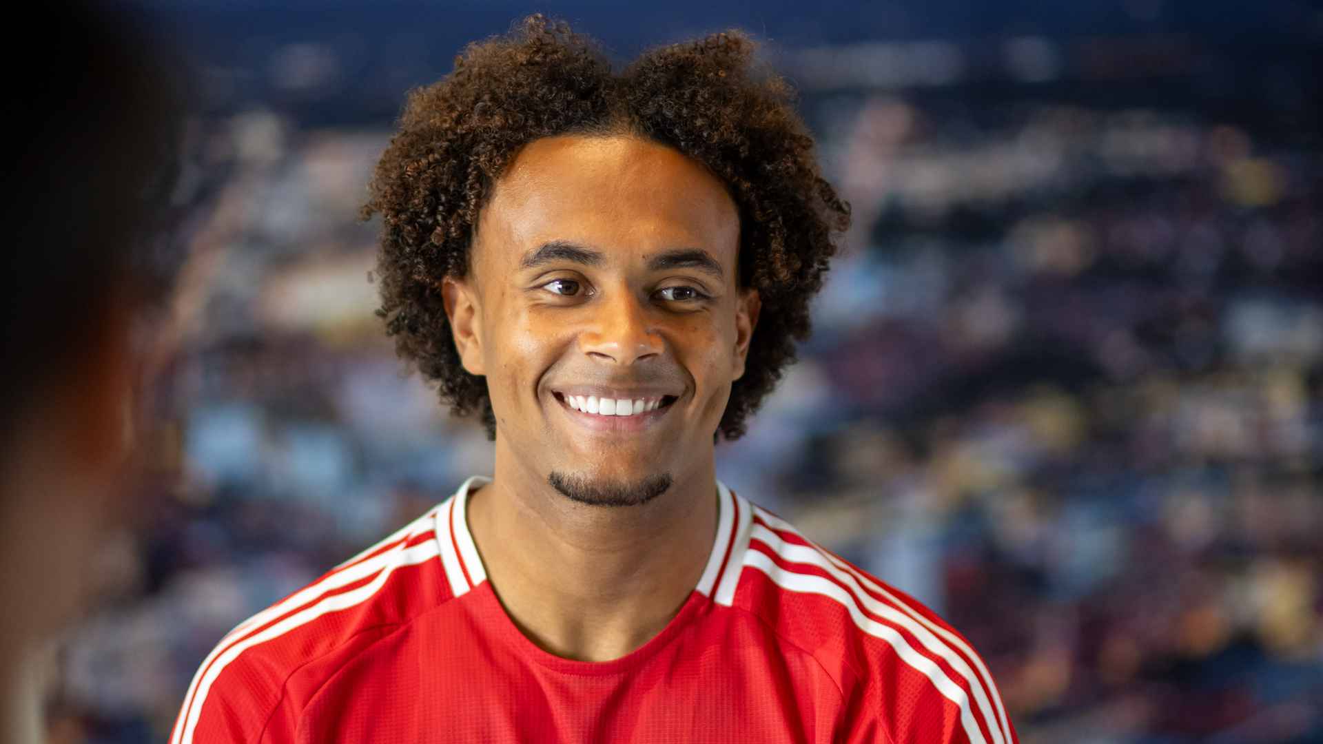 Melempem di Premier League, Joshua Zirkzee Malah Dilirik Inter Milan