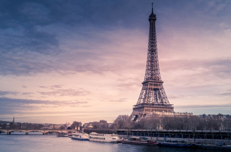Fakta Menara Eiffel Bertambah Tinggi