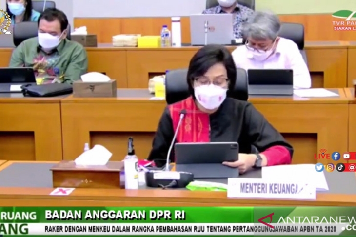 Menteri Keuangan (Menkeu) Sri Mulyani dalam Rapat Kerja bersama Badan Anggaran (Banggar) Dewan Perwakilan Rakyat (DPR) di Jakarta, Senin (06/09/2021). (ANTARA/Agatha Olivia)