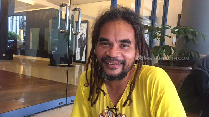 Ivan Nestorman, Dari Ngamen di Bus Kota hingga Manggung ke Berbagai Benua