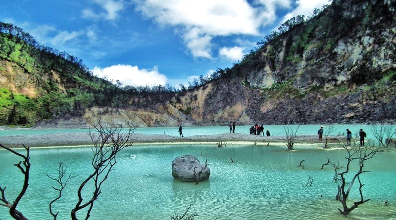 Kebakaran Padam, Kawasan Kawah Putih Ciwidey Kembali Dibuka