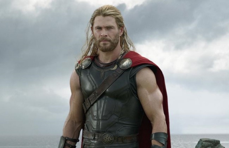 Olahraga rutin dan makanan bergizi membuat Chris Hemsworth memiliki badan keren ala Thor. (Foto: Marvel)