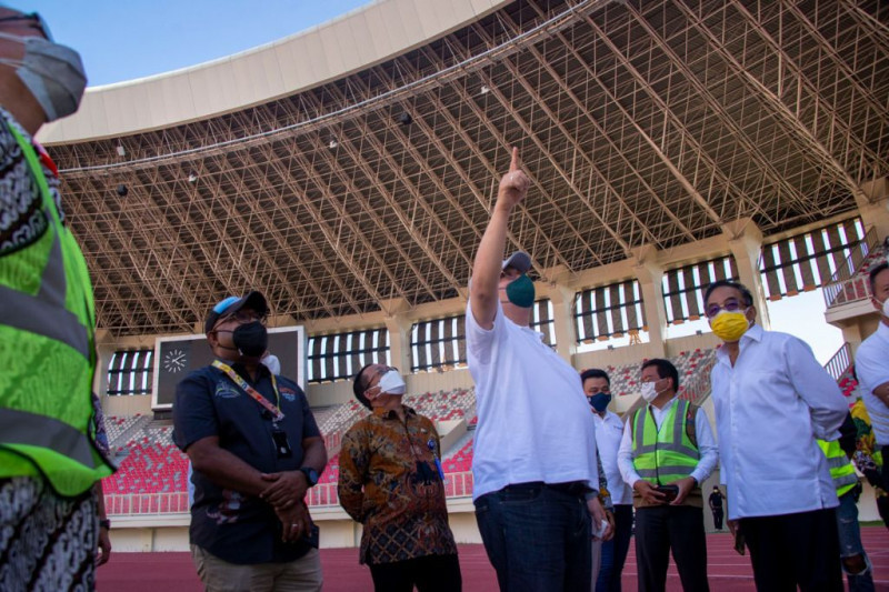 Ketua Komite Penanganan COVID-19 dan Pemulihan Ekonomi Nasional (KPC-PEN) Airlangga Hartarto di Papua. (Foto: Antara)