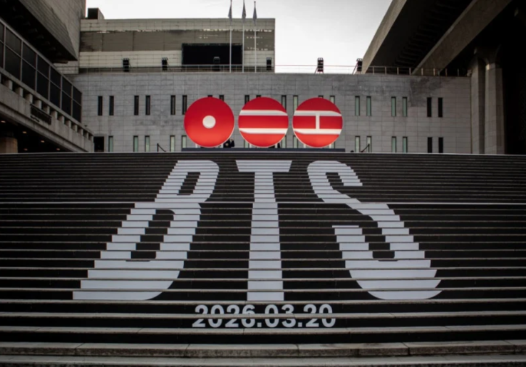  Comeback makin Dekat, BTS Pasang Instalasi Promo di Pusat Kota Seoul