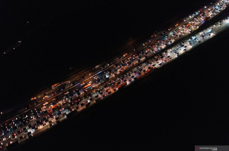 49.172 Kendaraan Tinggalkan Jakarta Via Tol Jakarta-Cikampek Pada H-3 Natal