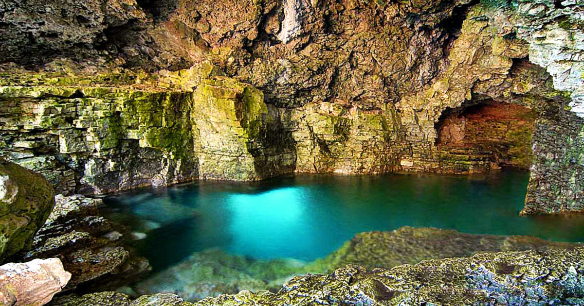 4 Gua Bawah Laut Terindah Dunia Jadi Destinasi Wisata Populer