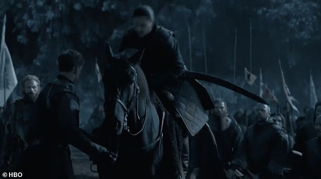 Ternyata ia memakai pedang karet (Sumber: HBO)
