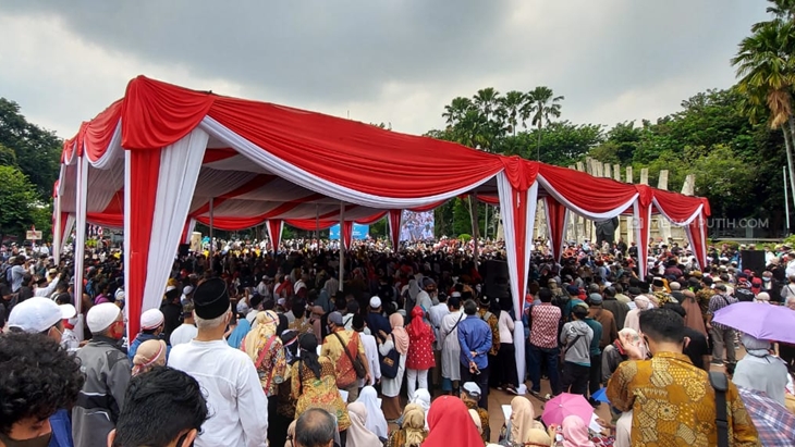Koalisi Aksi Menyelamatkan Indonesia (KAMI) mendeklarasikan diri di Tugu Proklamasi, Menteng, Jakarta Pusat, Selasa (18/8). (Foto: MP/Ponco Sulaksono)
