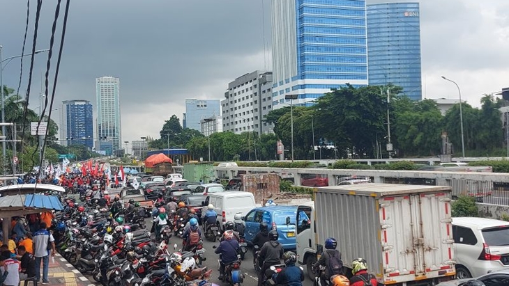 Gelar Aksi di DPR, Partai Buruh Cs Tolak Omnibus Law hingga Minta Revisi UU KPK