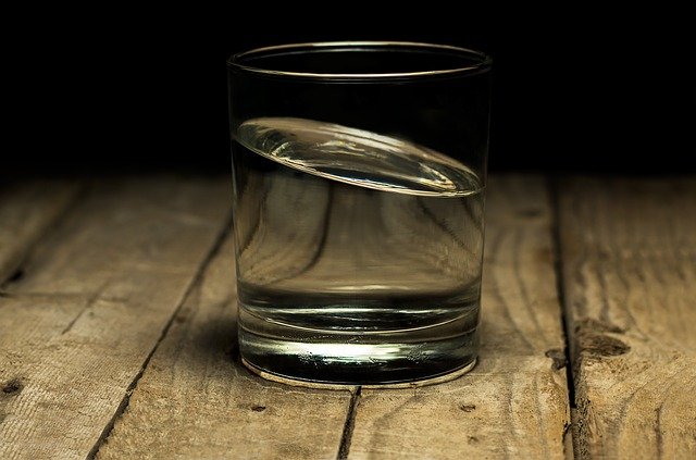 [Hoaks atau Fakta]: Minum Berlebih Bahayakan Ginjal