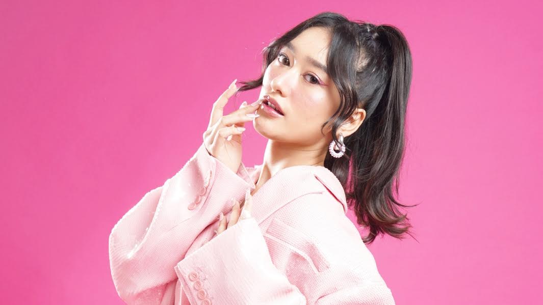 Amanda Caesa Tuangkan Konflik Batin Hingga Melawan Cinta Beracun dalam Single Terbaru “Trouble”