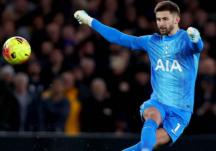 Jersey Kiper Tottenham 2026/2027 Bikin Silau Mata, Warna Pink Mencolok Siap Berpadu dengan Pola Zig-Zag