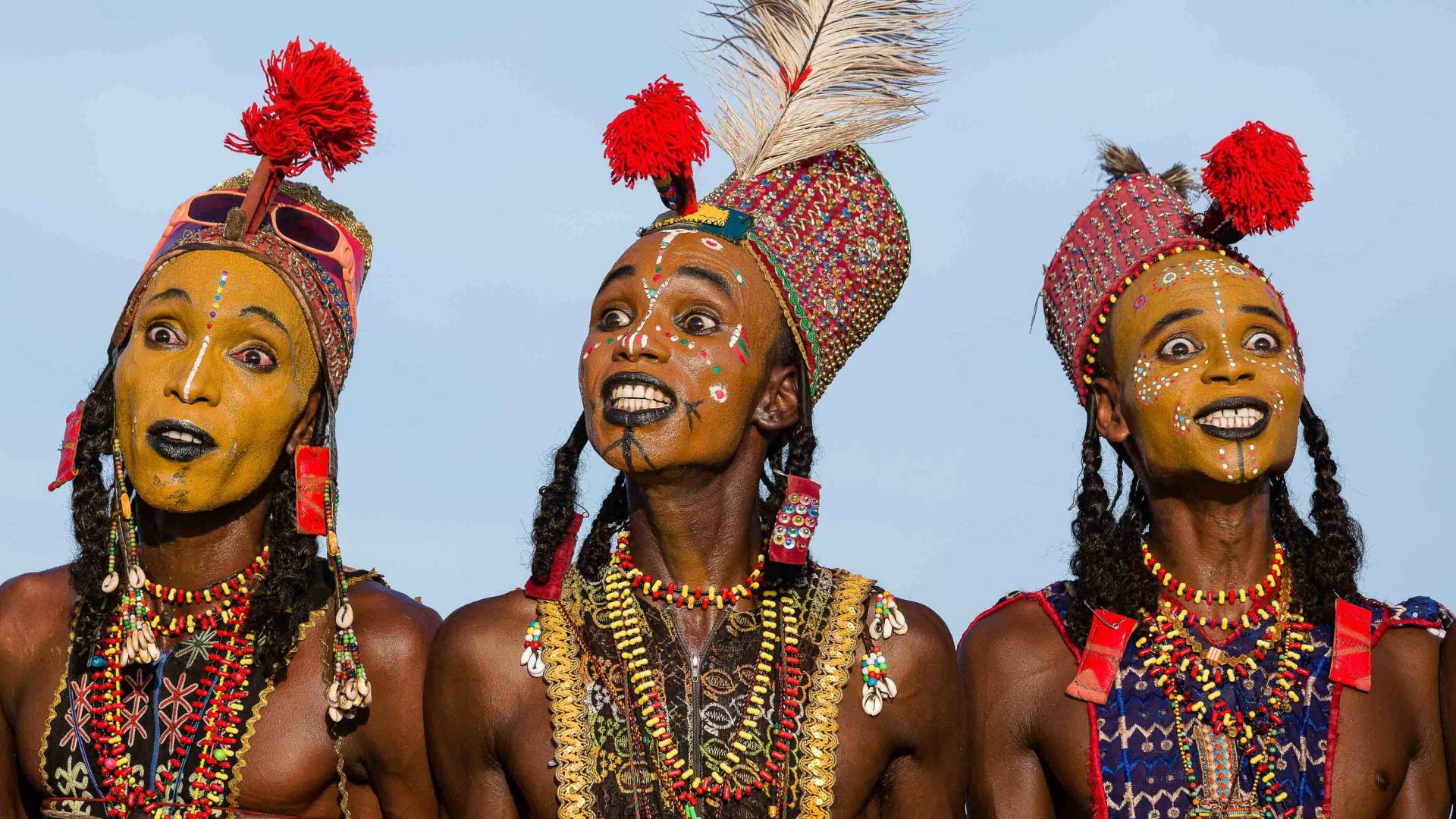 Bebagai Budaya dan Tradisi 'Aneh' di Dunia untuk Terlihat Menarik