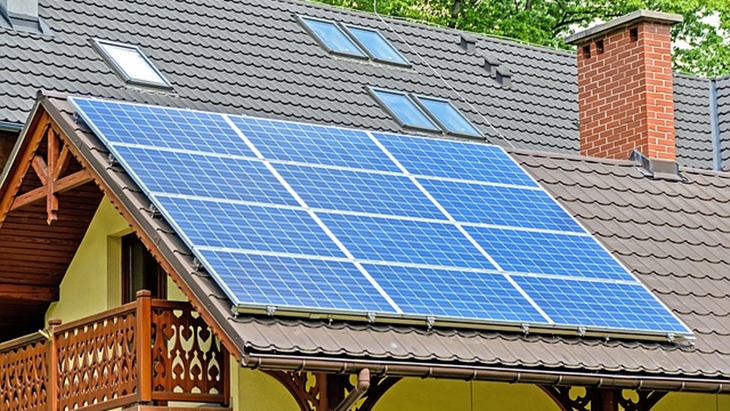 Anies Usulkan PLN Buat Panel Surya di Rumah-Rumah Warga