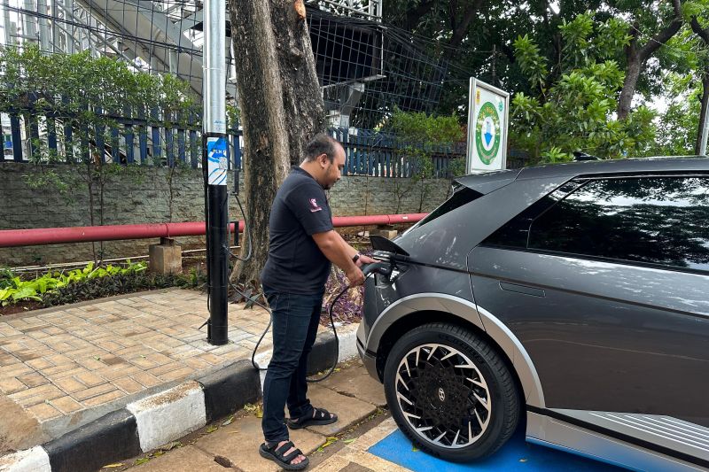 Tiang Listrik PLN Sudah Bisa untuk Cas Mobil Listrik, Cek Lokasinya