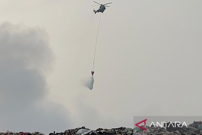 Kebakaran Paksa TPA Galuga Bogor Ditutup, Helikopter TNI Bombardir Api dari Udara