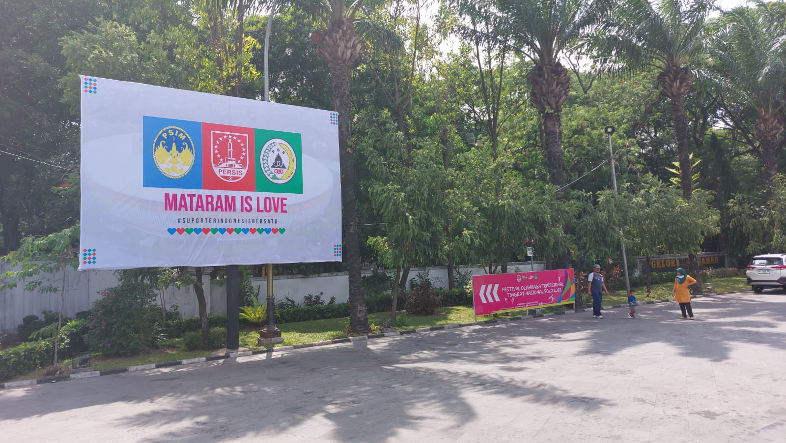 Pasang Baliho Berlogo Persis, PSS, dan PSIM di Stadion Manahan, Gibran: Simbol Perdamaian