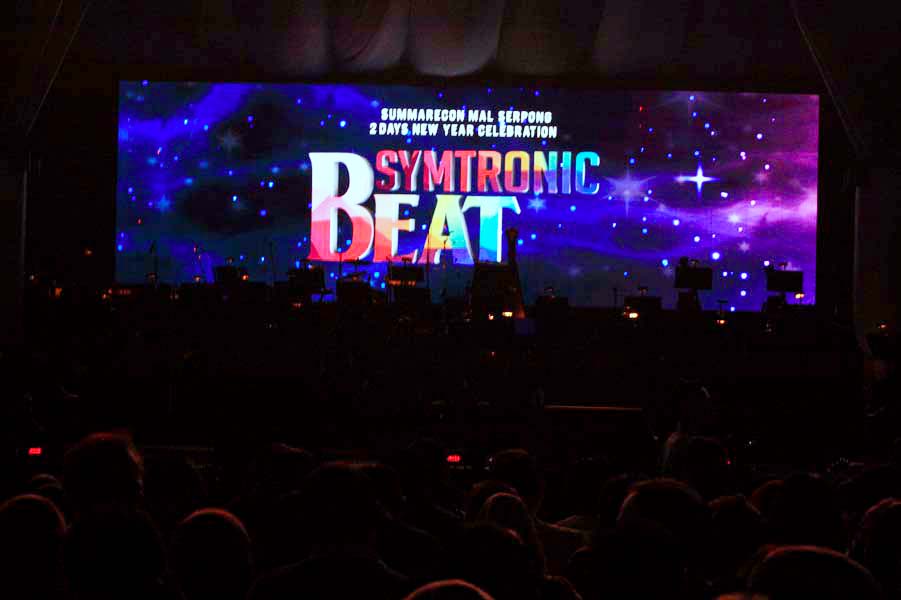 Panggung The First Standing Outdoor Orchestra di Summarecon Mal Serpong. (MP/Widi Hatmoko)