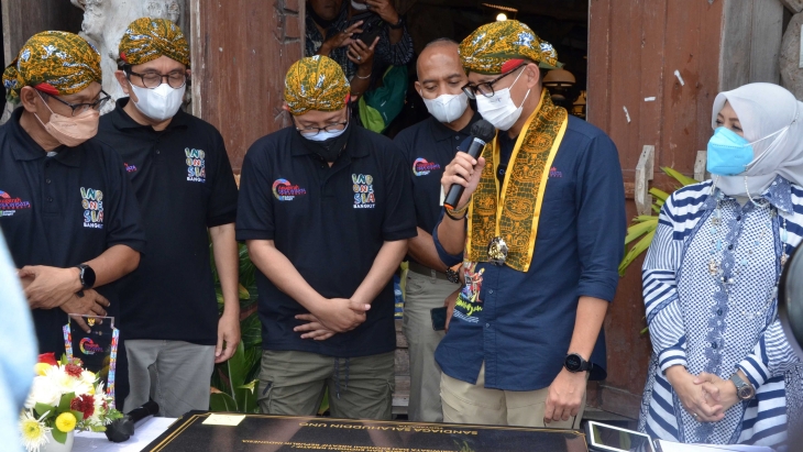 Menteri Pariwisata dan Ekonomi Kreatif Sandiaga Uno di kampung wisata Rejowinangun Yogyakarta. (Foto: Humas Pemkot Yogyakarta)