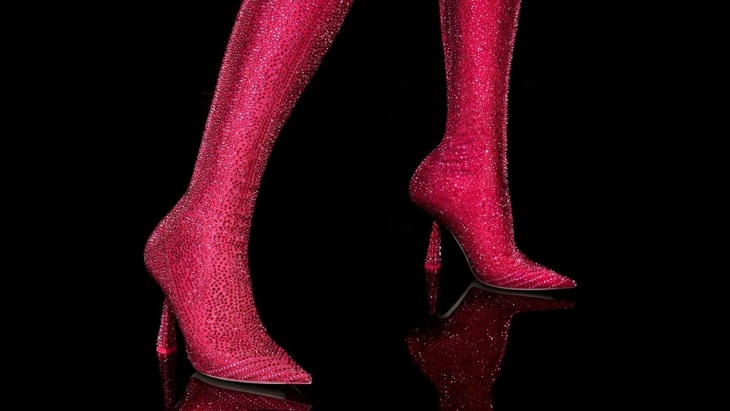 Kolaborasi Jimmy Choo dan Sailor Moon Hadirkan Sepatu Bot Menawan