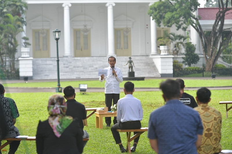 Jokowi Luncurkan Bansos Tunai Rp110 Triliun