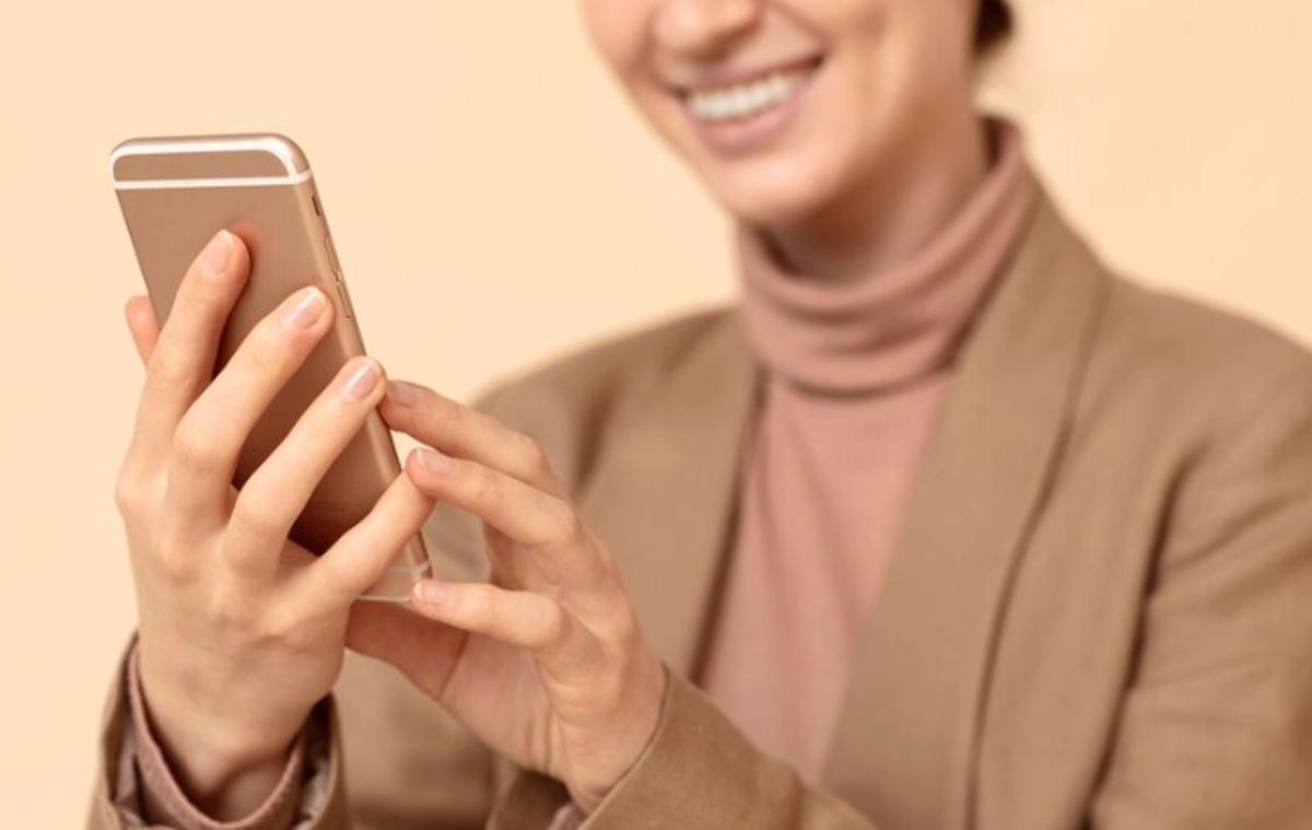 Membuka Aplikasi Tersembunyi di Ponsel Samsung. Foto Freepik