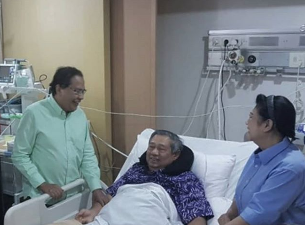 Dalam Kondisi Terbaring Sakit, Mantan Menteri Ini Becandai SBY Hingga Ngakak