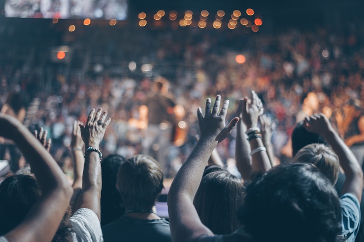 kelakuan menyebalkan saat konser