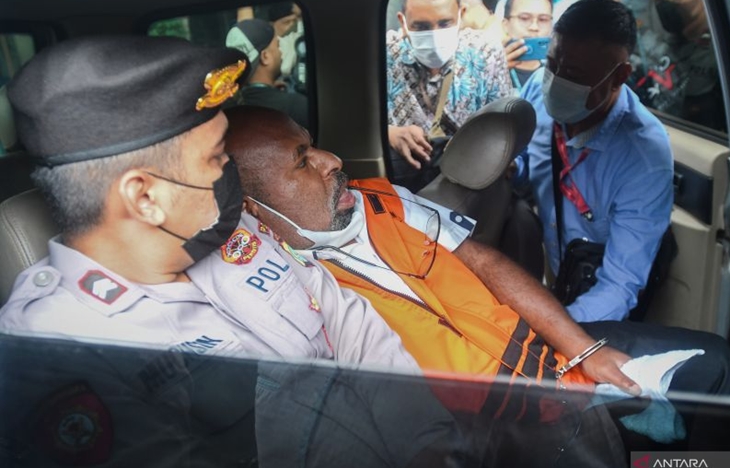 KPK Tetapkan Lukas Enembe Tersangka Pencucian Uang