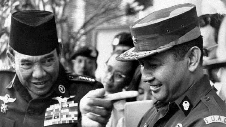 Sukarno dan Soeharto. (Foto/Istimewa)