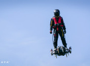 Flying Soldier Mencoba Sebrangi Perairan Inggris Menggunakan Hoverboard