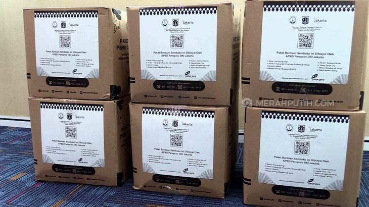 Pemprov DKI Jakarta memberikan bantuan sosial (bansos) untuk warga Jawa Tengah yang tinggal di ibu kota. (Foto: MP/Asropih)