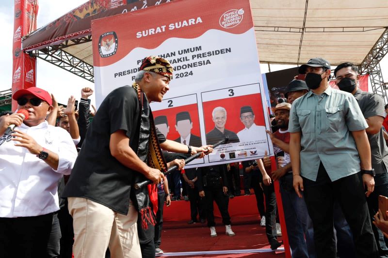 Cara Ganjar  Turun Langsung Ajari Ribuan Warga Lampung Nyoblos Nomor 3