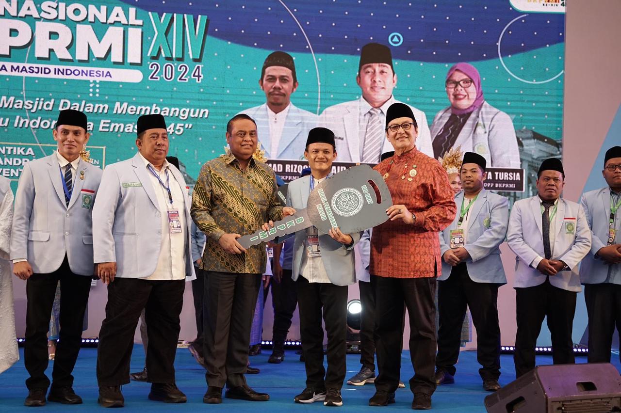 Prabowo Kembali Sumbangkan 100 Unit Mobil untuk Perawatan Masjid