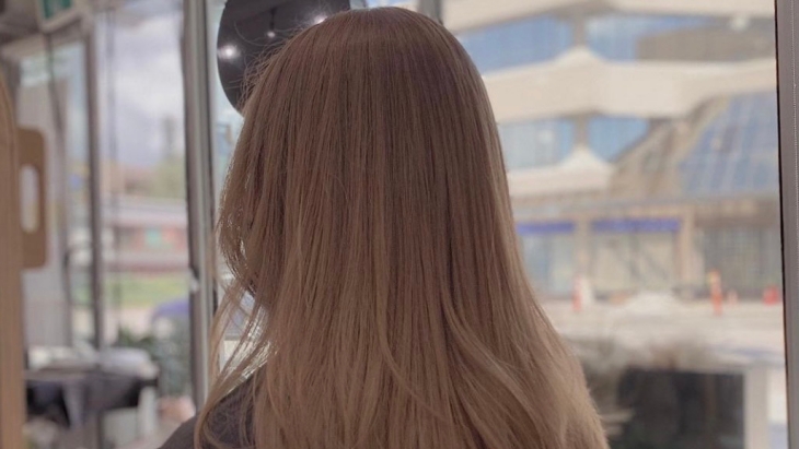 Warna Rambut Klasik Beri Penyegaran untuk Penampilan