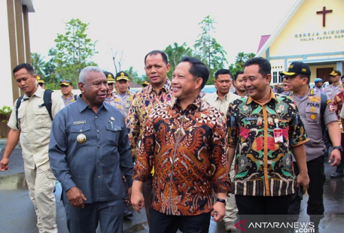 Mendagri Tito Karnavian minta pemerintah daerah revisi APBD untuk penanganan corona