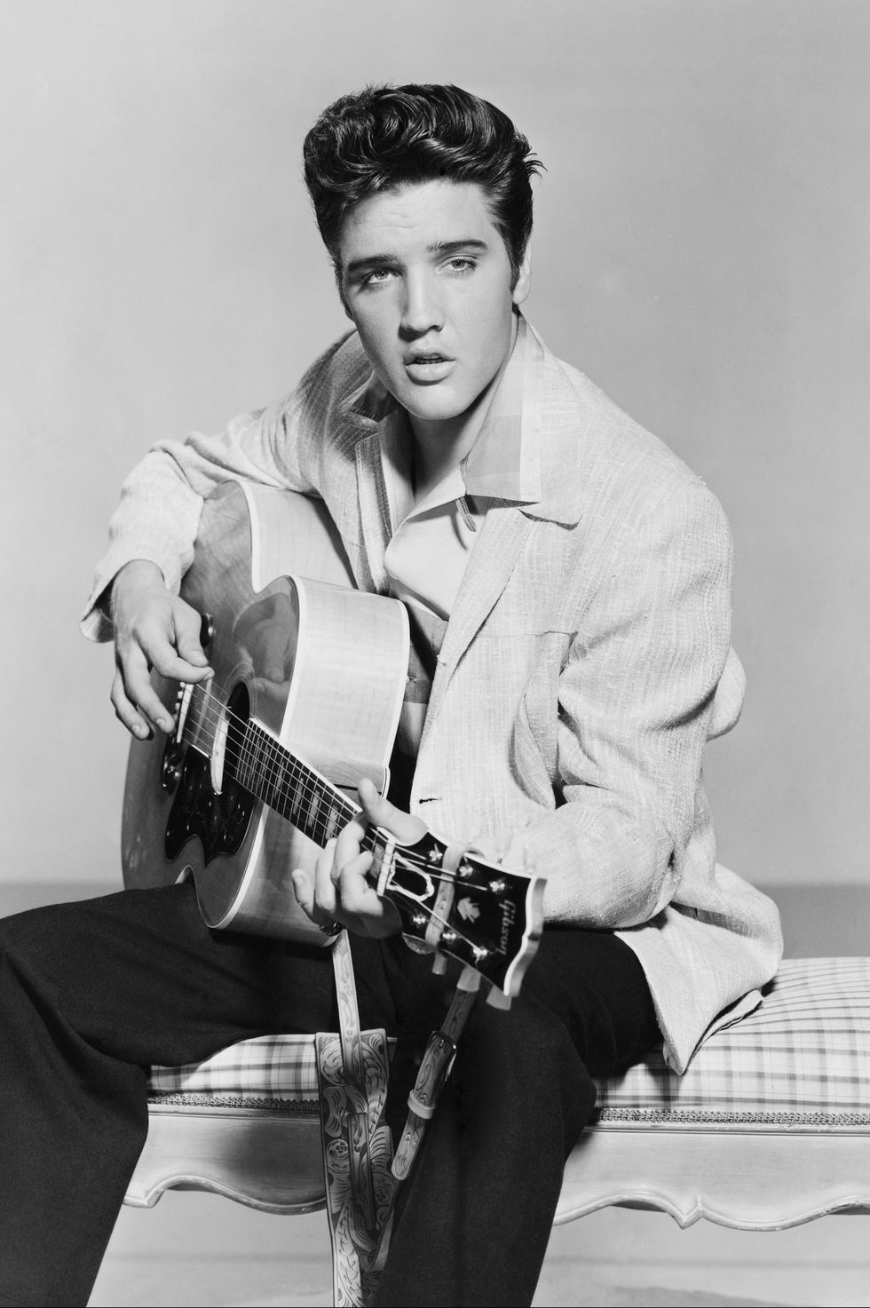 Elvis Presley merupakan anak kembar. (Foto Elle)