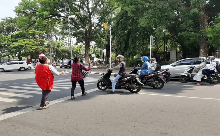 Para penyandang disabilitas di Solo bagikan karyanya kepada masyarakat