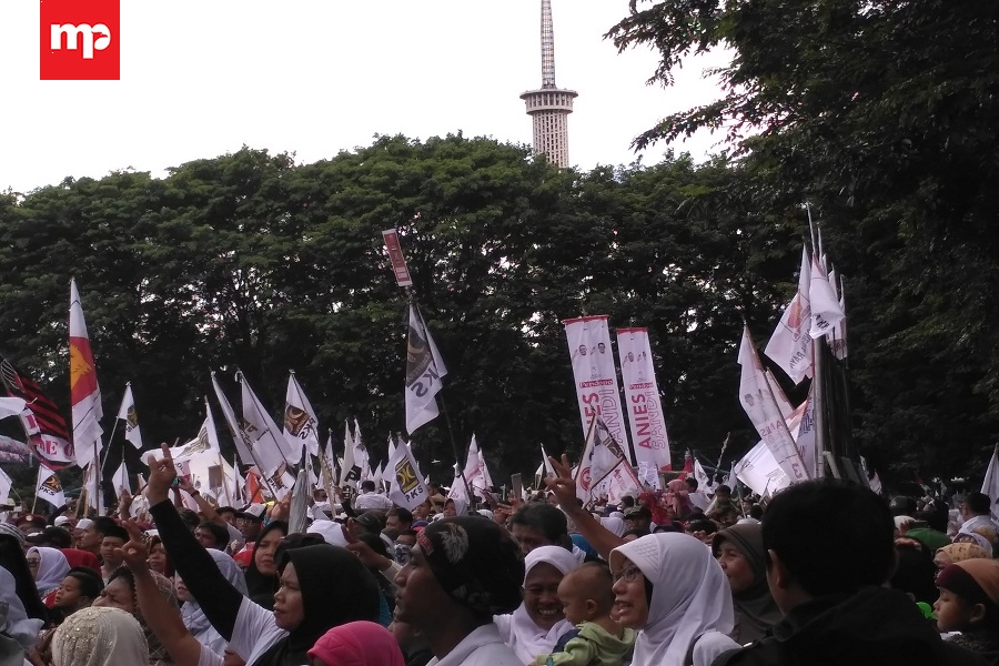  Ratusan Ribu Pendukung Anies-Sandi Padati Lapangan Banteng
