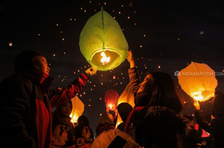 Ribuan Lampion Terangi Langit Dieng Culture Festival 2019