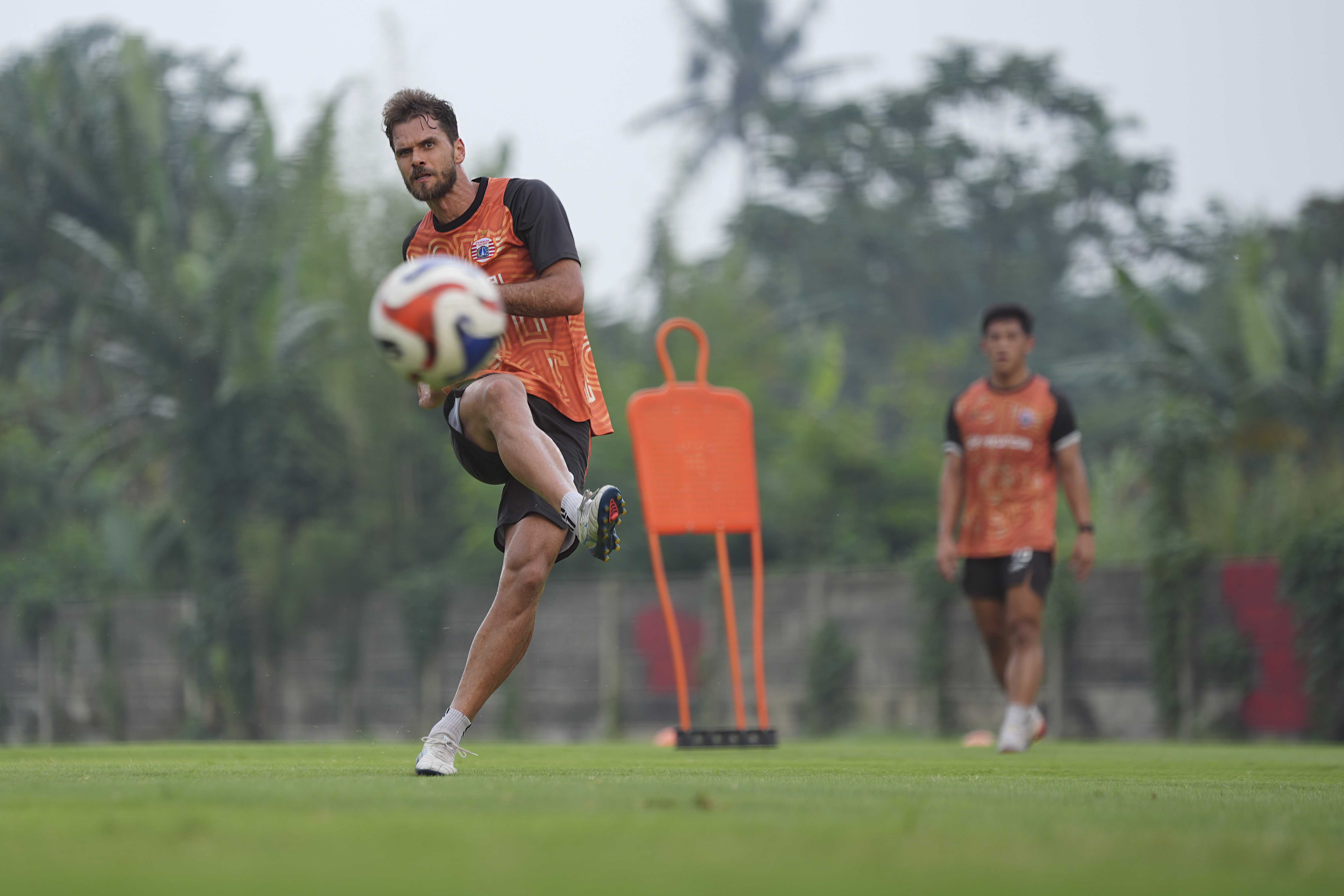 Bek Persija Paulo Ricardo Sadar Vs Persib Laga Berbeda dan Dinantikan Pecinta Sepak Bola Indonesia